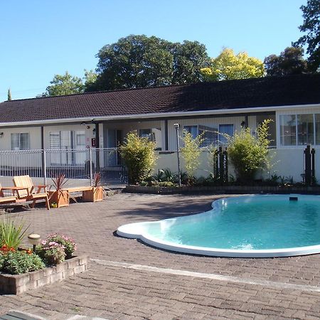 Acorn Estate Motel 마스터톤 외부 사진