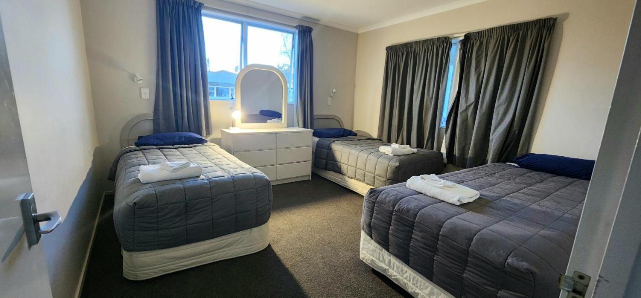 Acorn Estate Motel 마스터톤 외부 사진