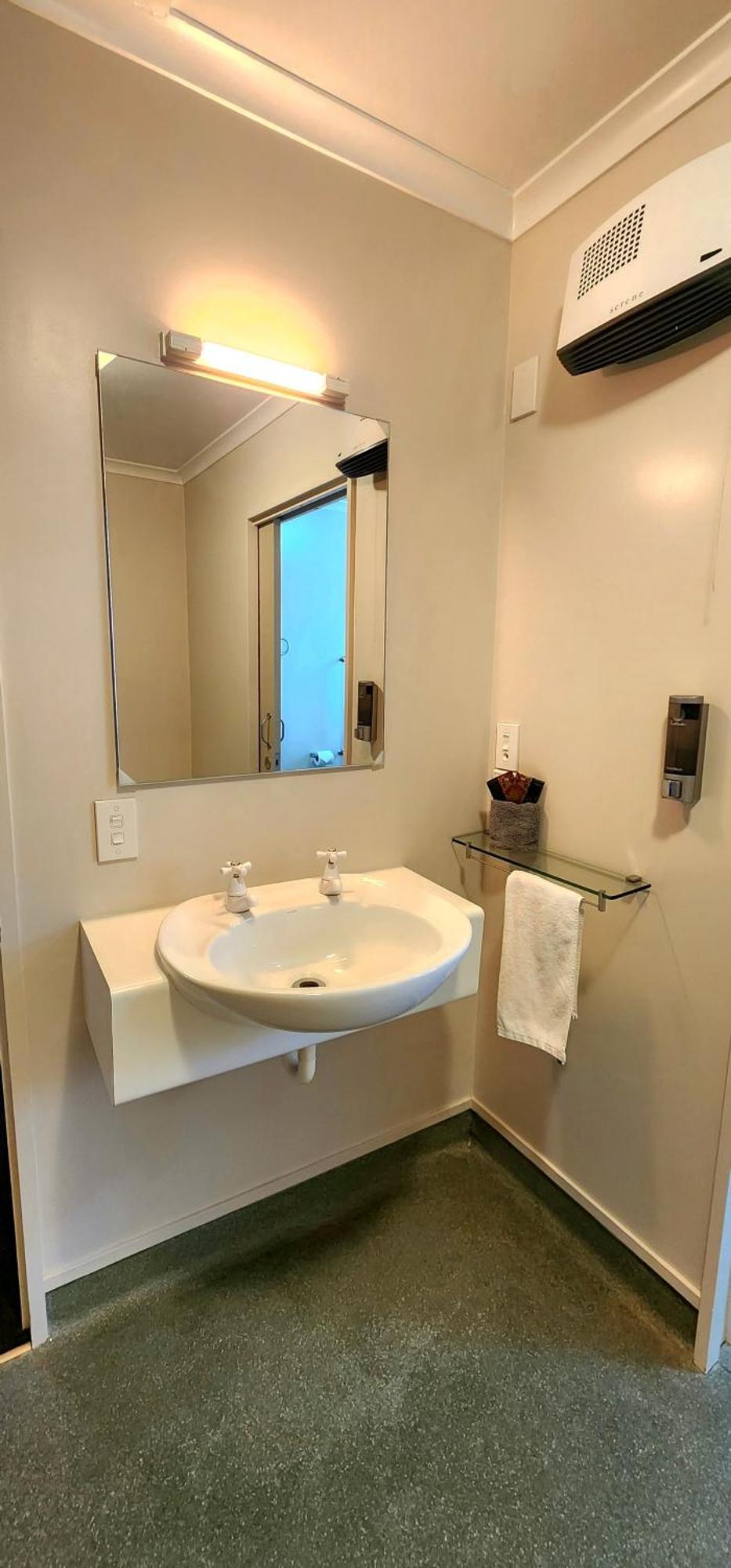 Acorn Estate Motel 마스터톤 외부 사진