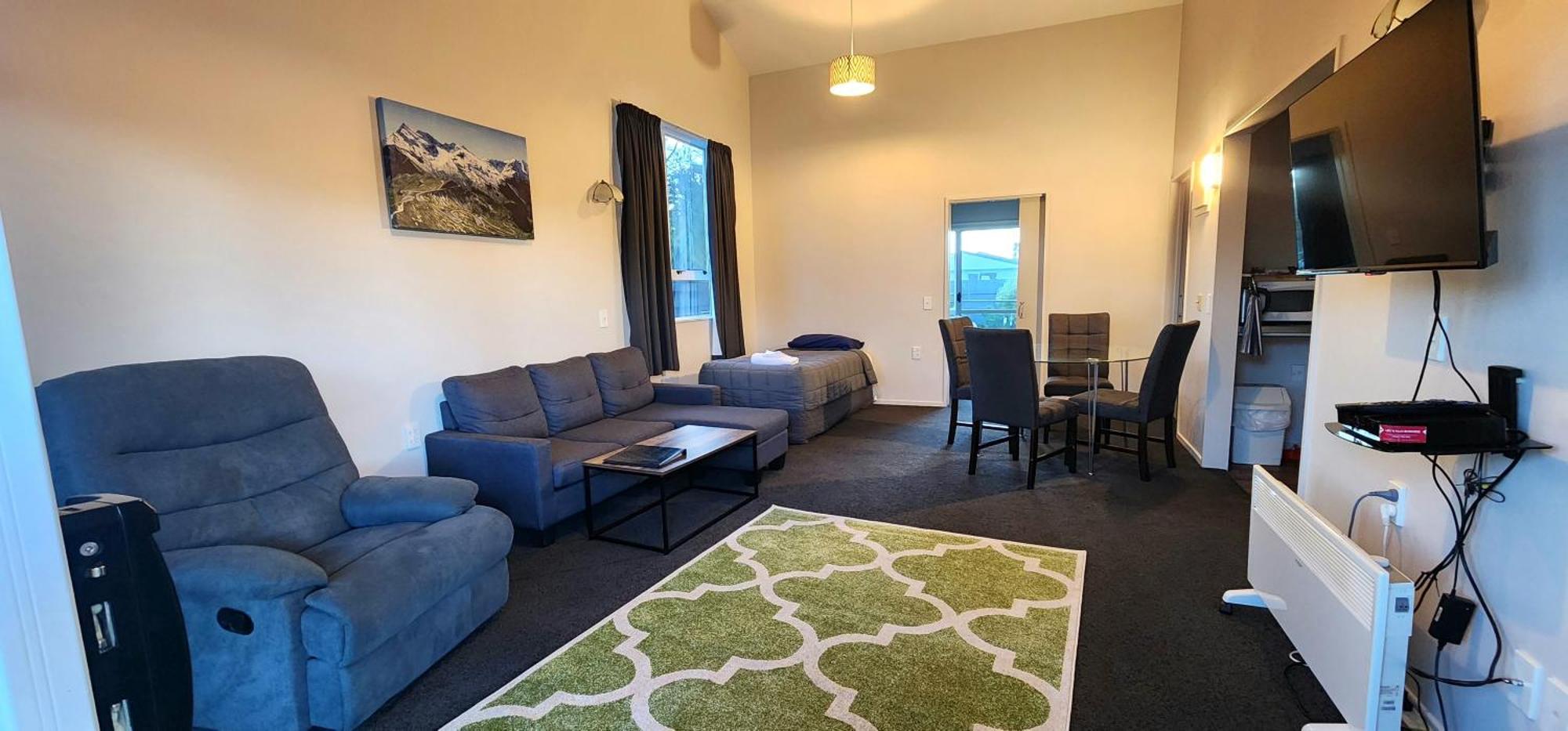 Acorn Estate Motel 마스터톤 외부 사진
