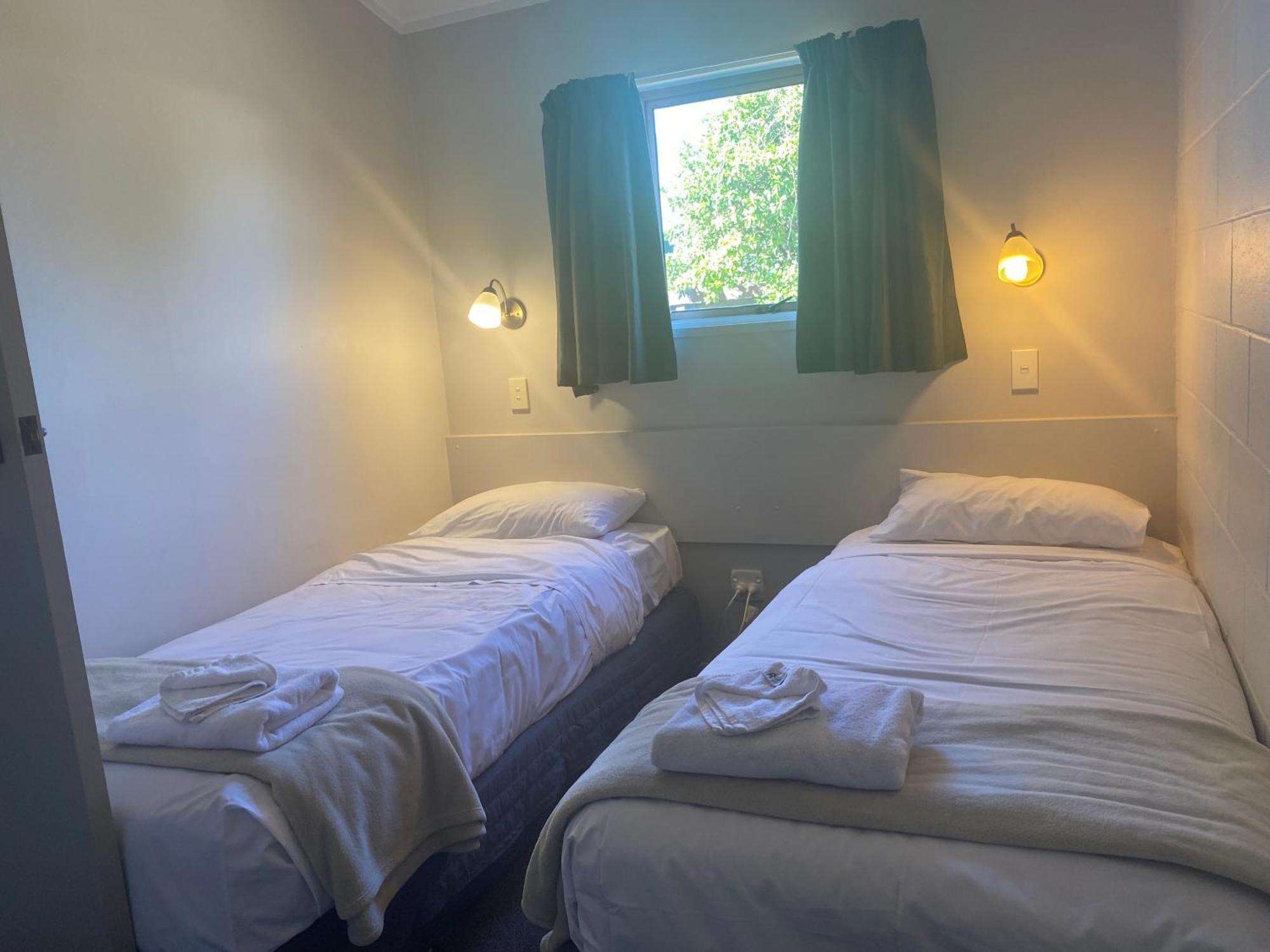 Acorn Estate Motel 마스터톤 외부 사진