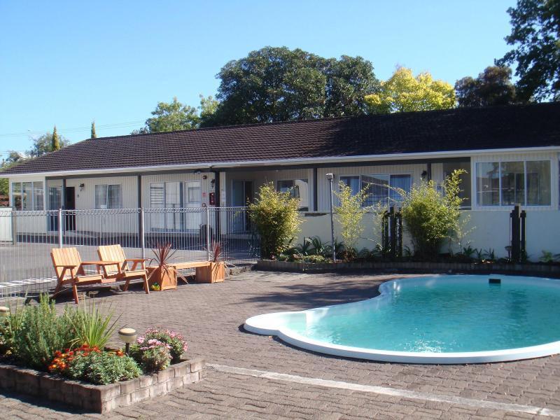 Acorn Estate Motel 마스터톤 외부 사진