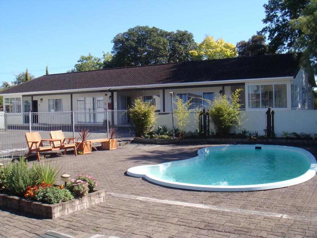 Acorn Estate Motel 마스터톤 외부 사진