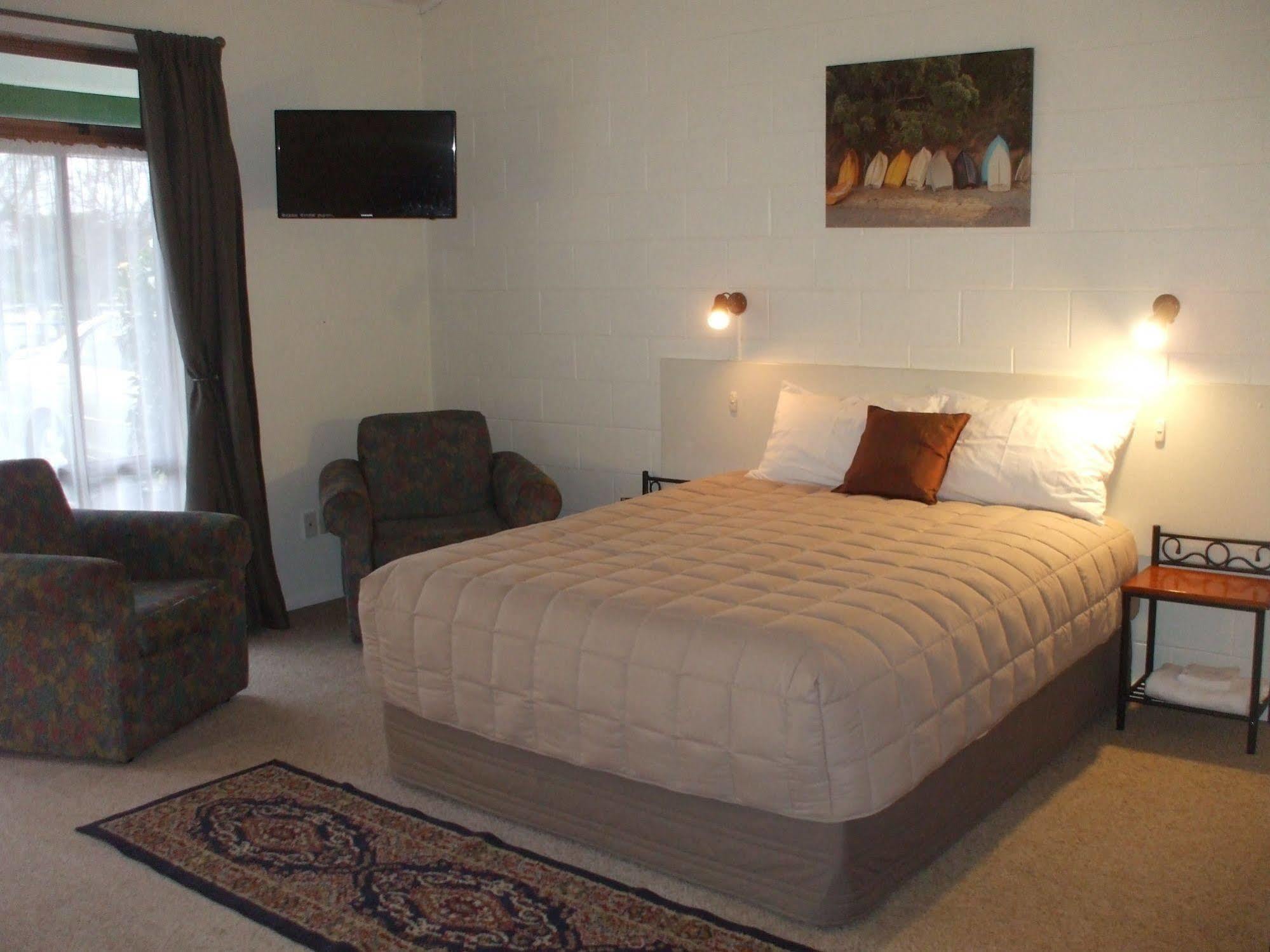 Acorn Estate Motel 마스터톤 외부 사진