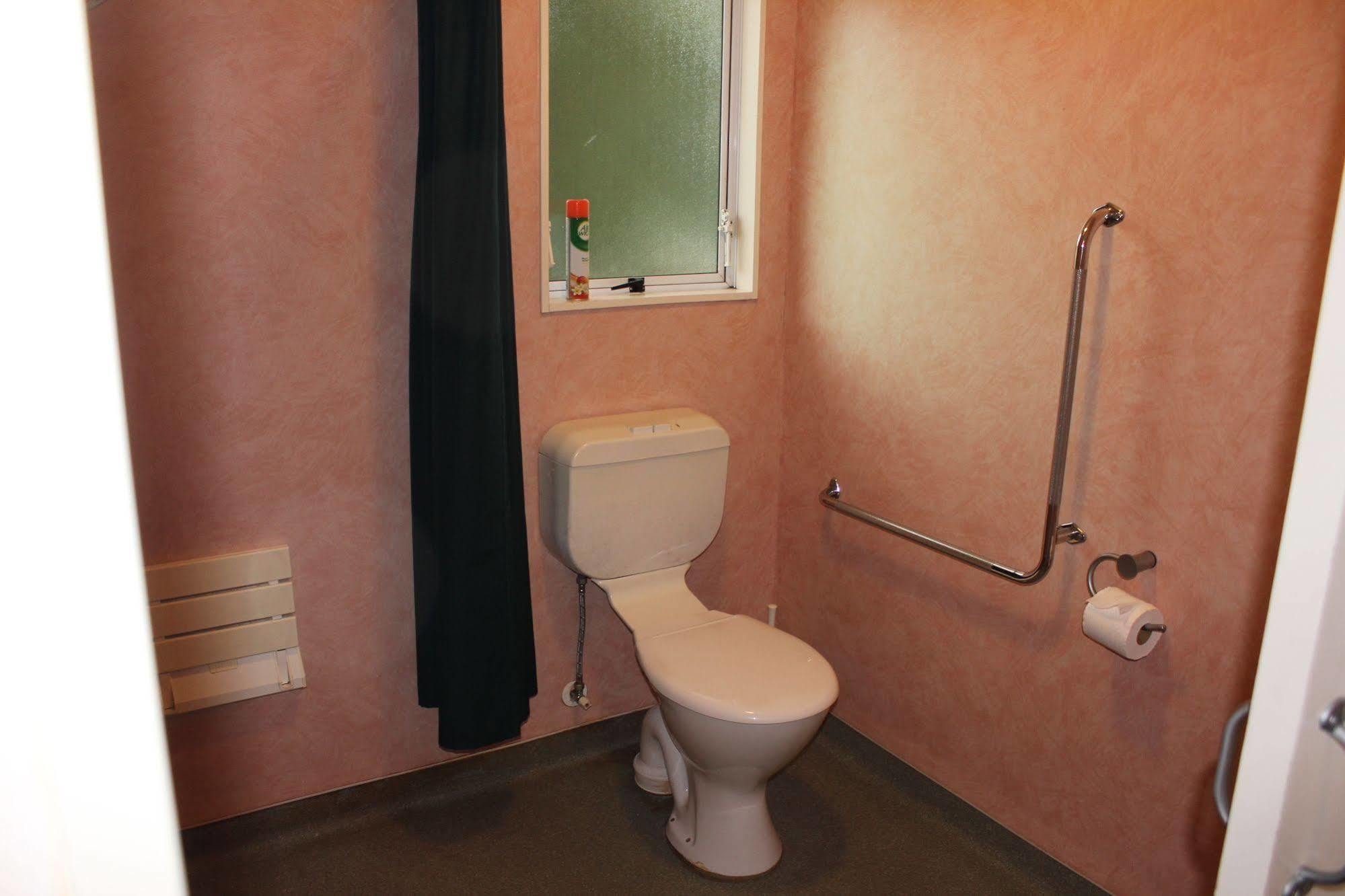 Acorn Estate Motel 마스터톤 외부 사진