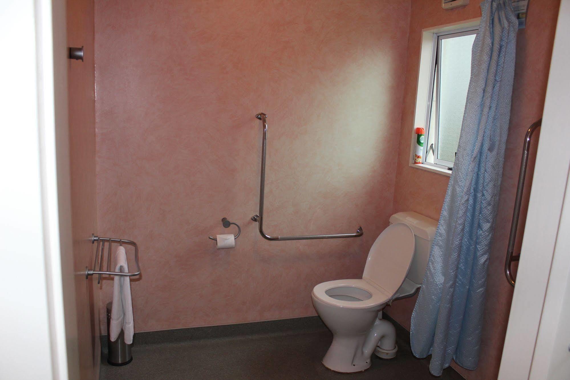 Acorn Estate Motel 마스터톤 외부 사진