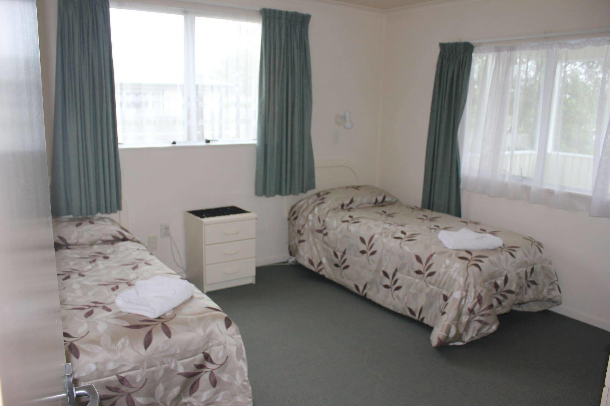 Acorn Estate Motel 마스터톤 외부 사진